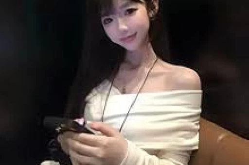 62岁男明星迎娶25岁丹麦美女教练38岁年龄差惊到众多吃瓜网友